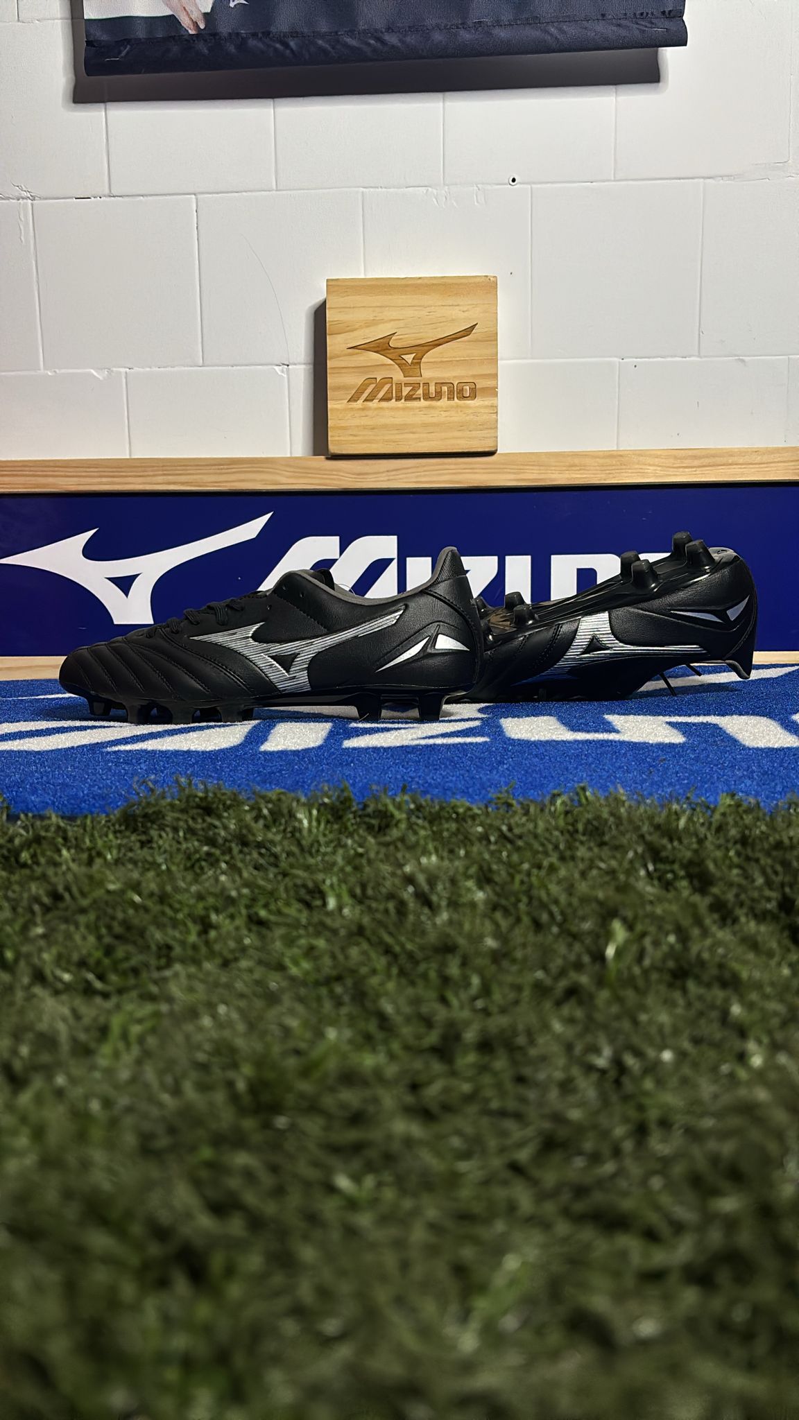 MORELIA NEO IV PRO - BLACK