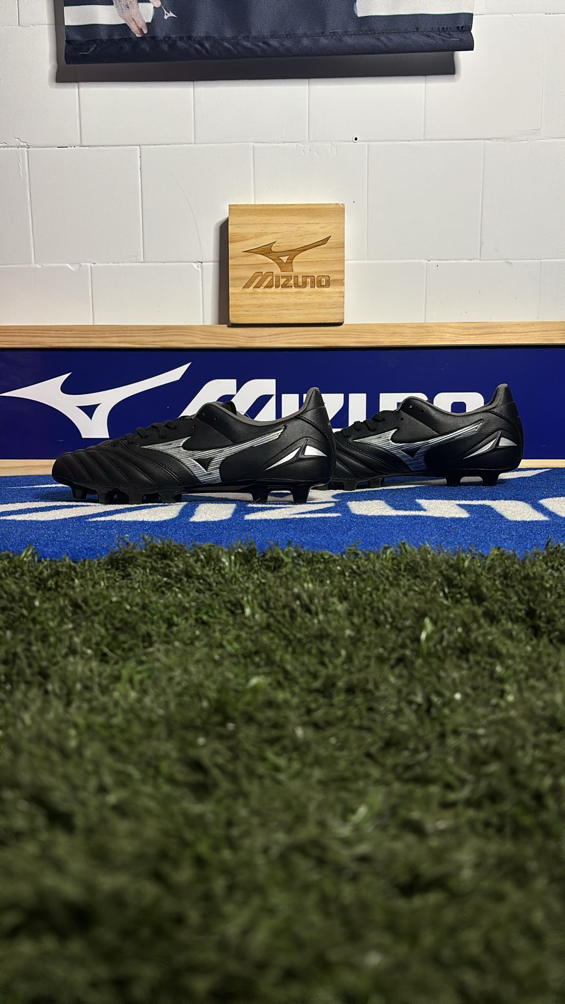MORELIA NEO IV PRO - BLACK