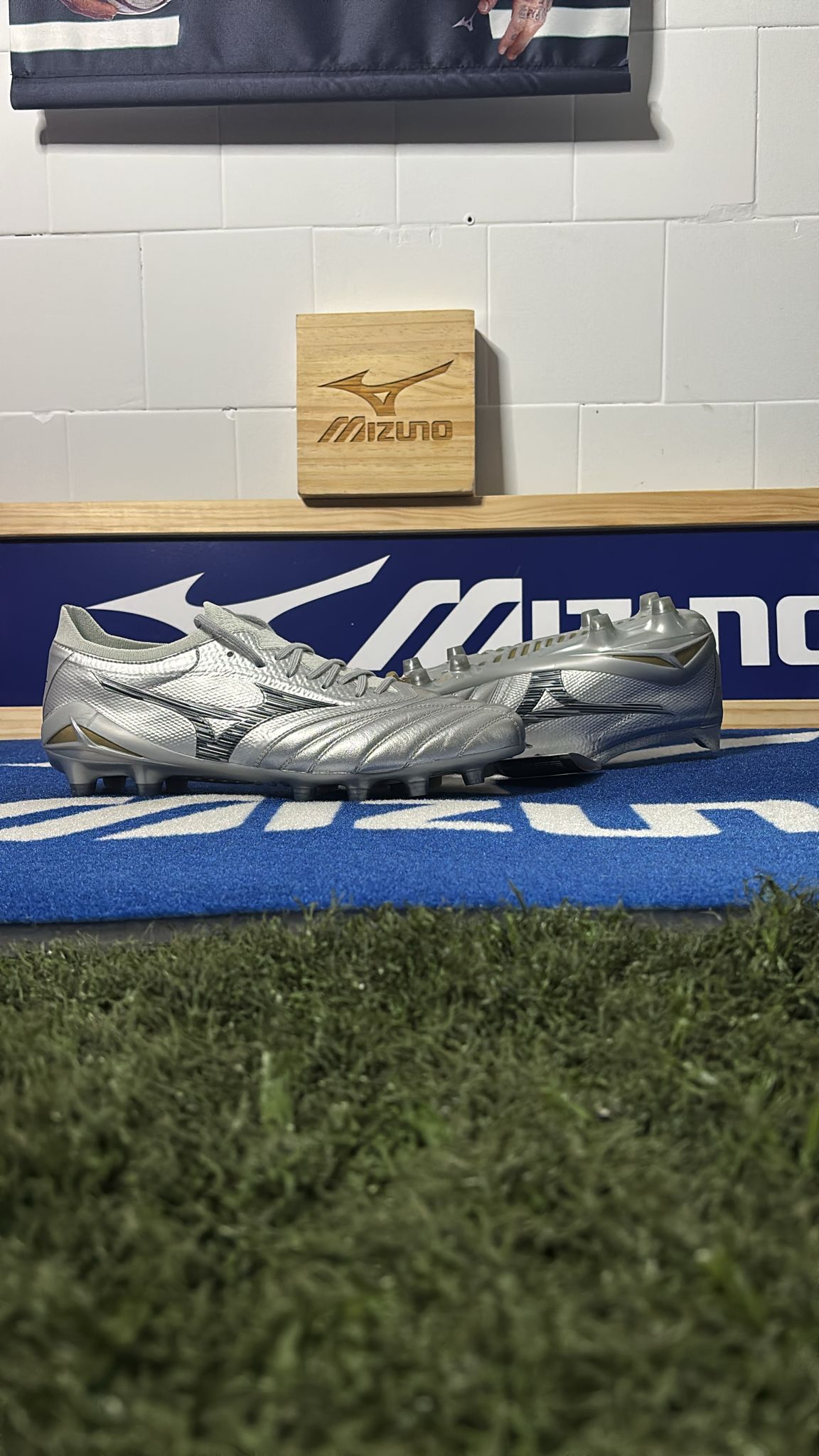 MORELIA NEO BETA JAPAN - SILVER / BLACK